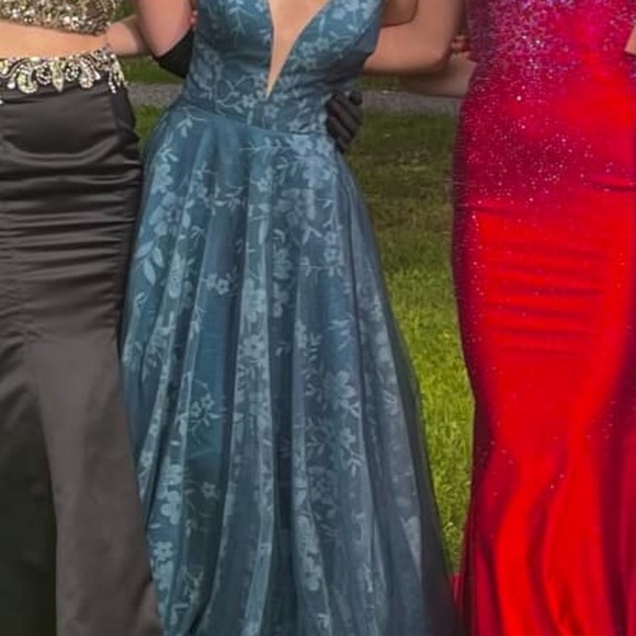 Monsini prom dress - Picture 3 of 6